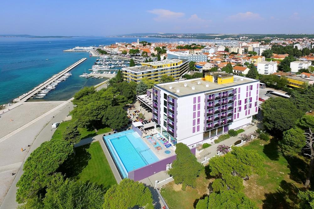 Adriatic Hotel Биоград на Мору Екстериор снимка